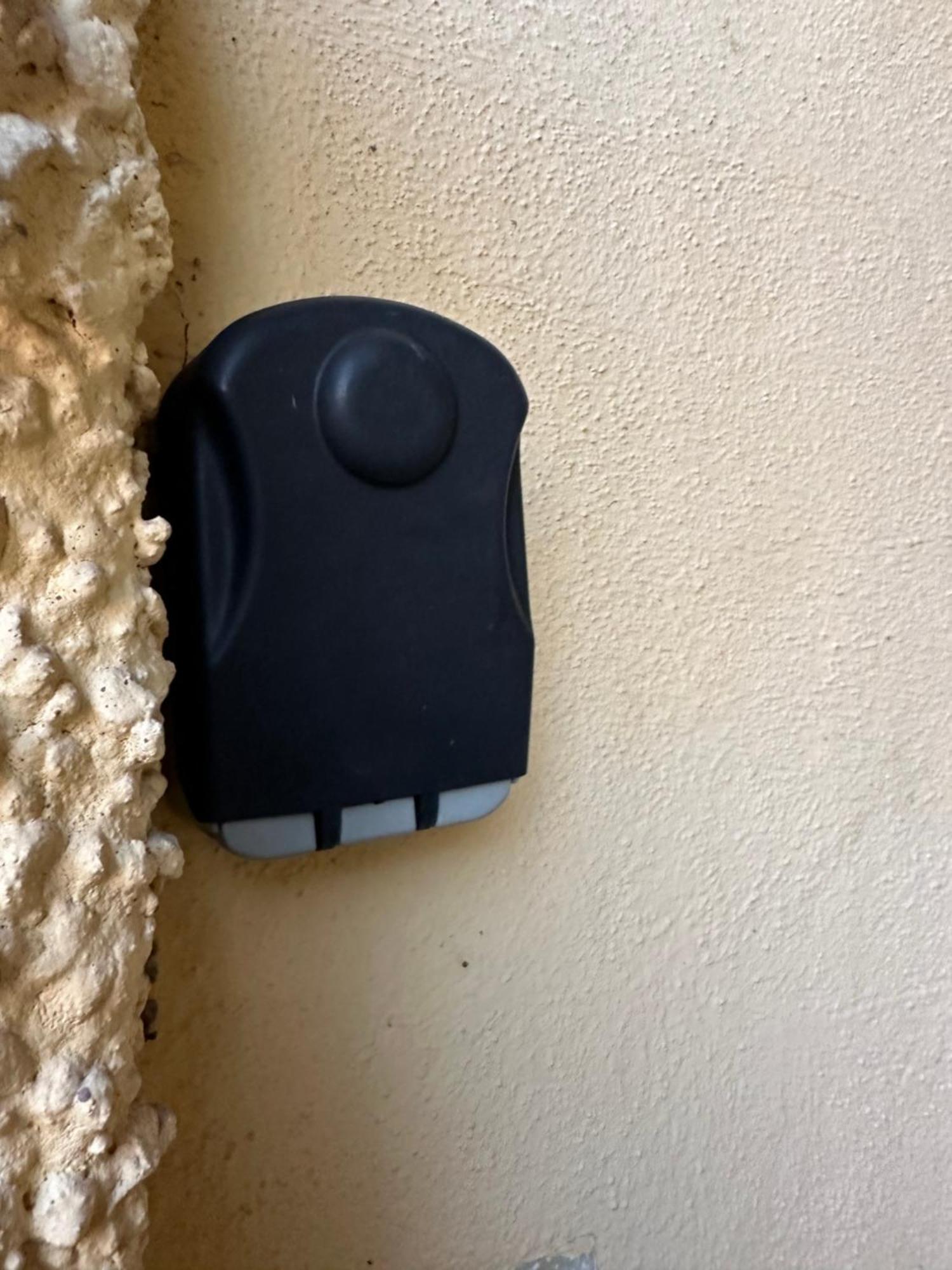 Triplex Piscina Churrasqueira Lava E Seca Wi-fi E 2 Tvs Em Com 90m2 No Centro De Ubatuba